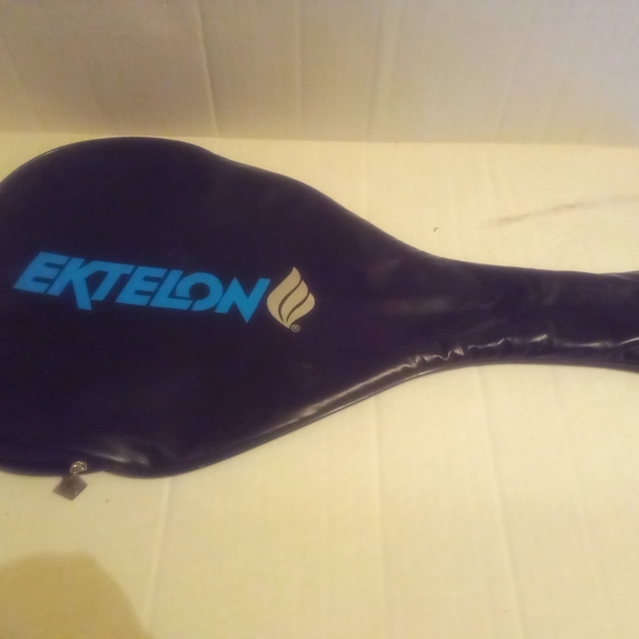 Ektelon Elantra GraphiteTennis Raquet with Case - Picture 3 of 16